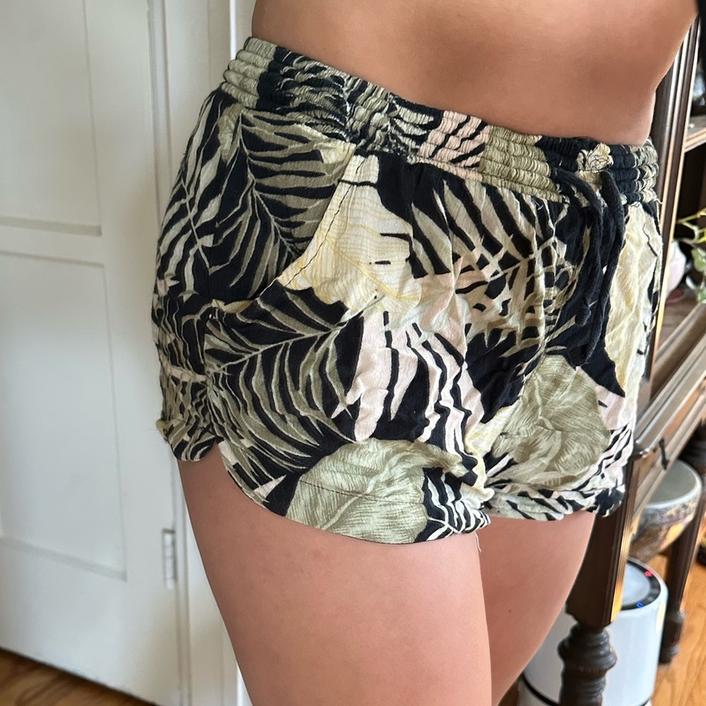 Tropical 🌴✨ Rip Curl beach shorts size S